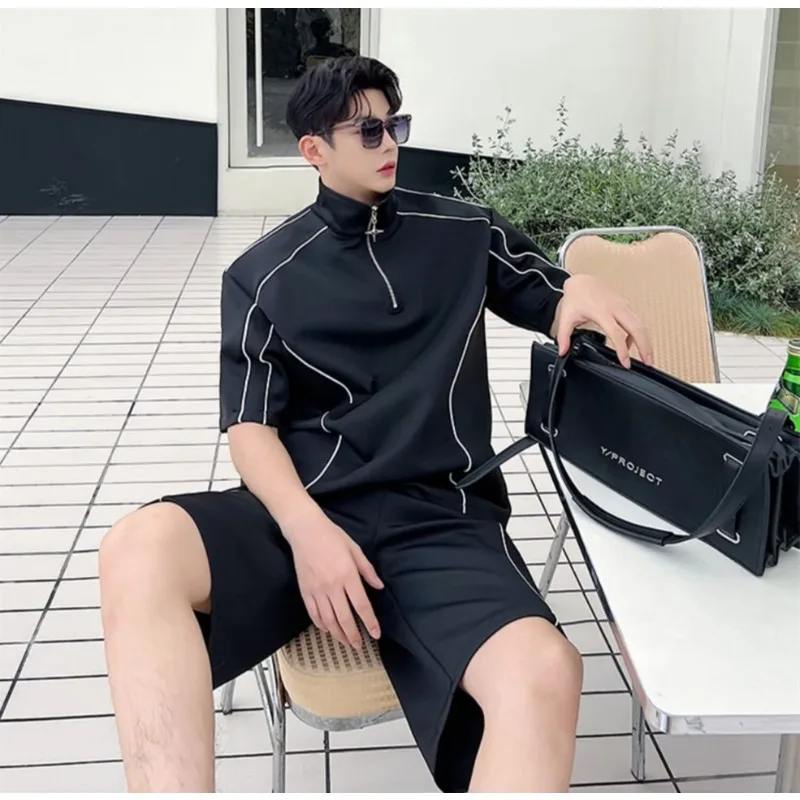 Set Pakaian Olahraga Kasual Keren dan Bergaya Kelas Atas Musim Panas Kaus Setengah Ritsleting Longgar Gaya Korea Pria dan Celana Pendek Ceruk Set Dua Potong