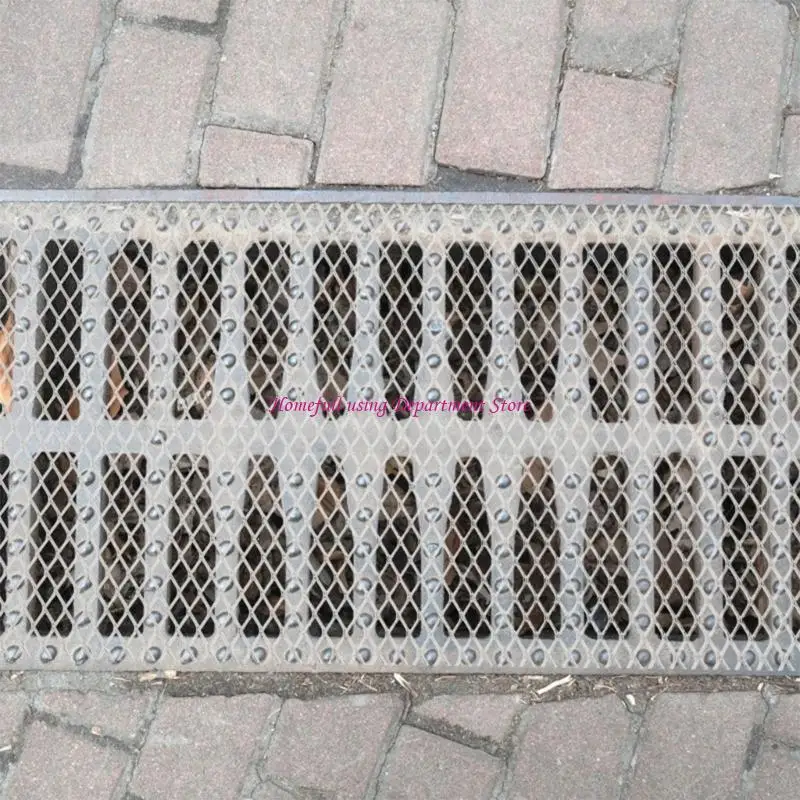 Roof gutter screen cover for cleaner drainage Blocking Gutter Meshes