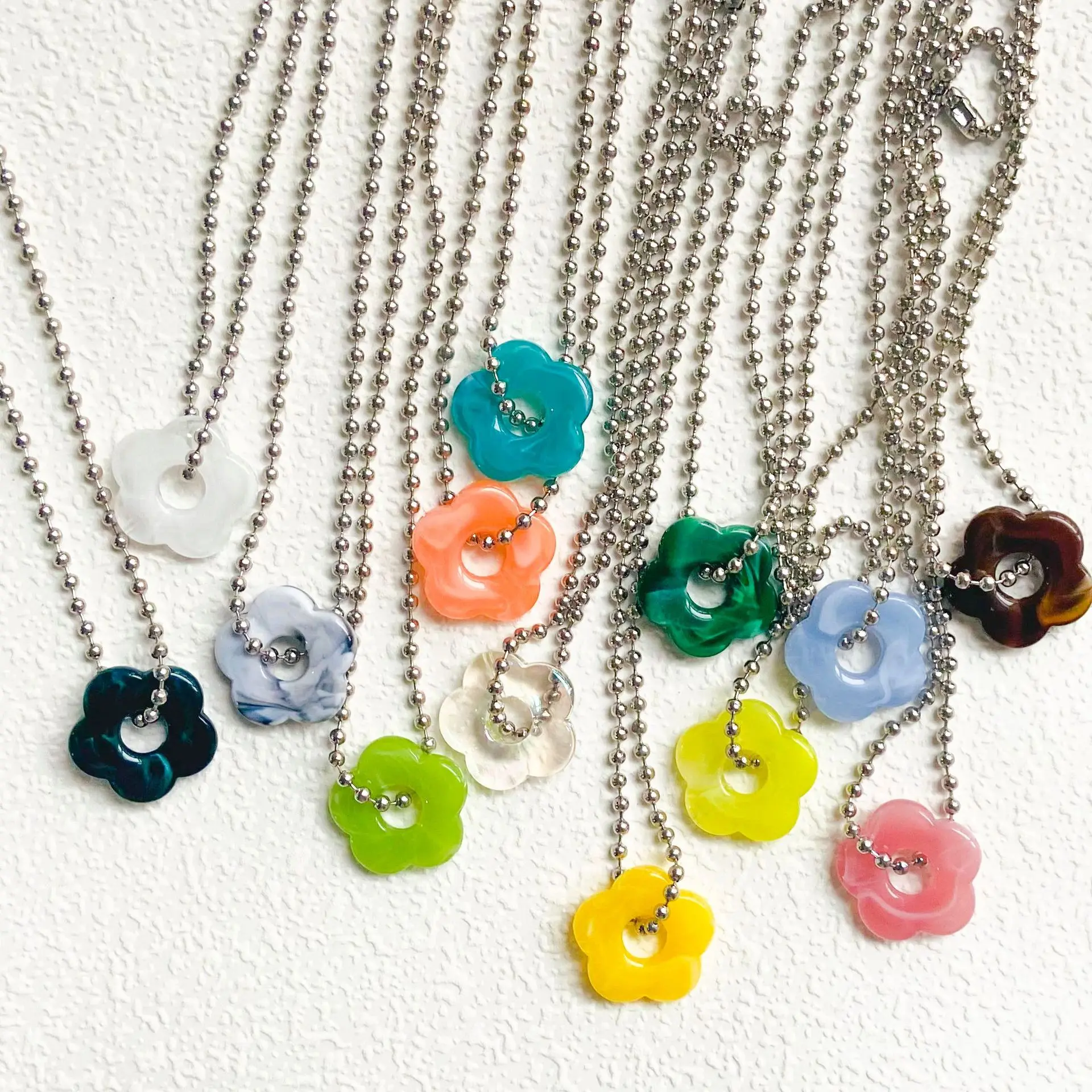 Multi-farbe Acryl Blumen Anhänger Halskette Koreanische Mode Frauen Lange Perlen Halskette Neue Trend Exquisite Schlüsselbein Ketten 2022