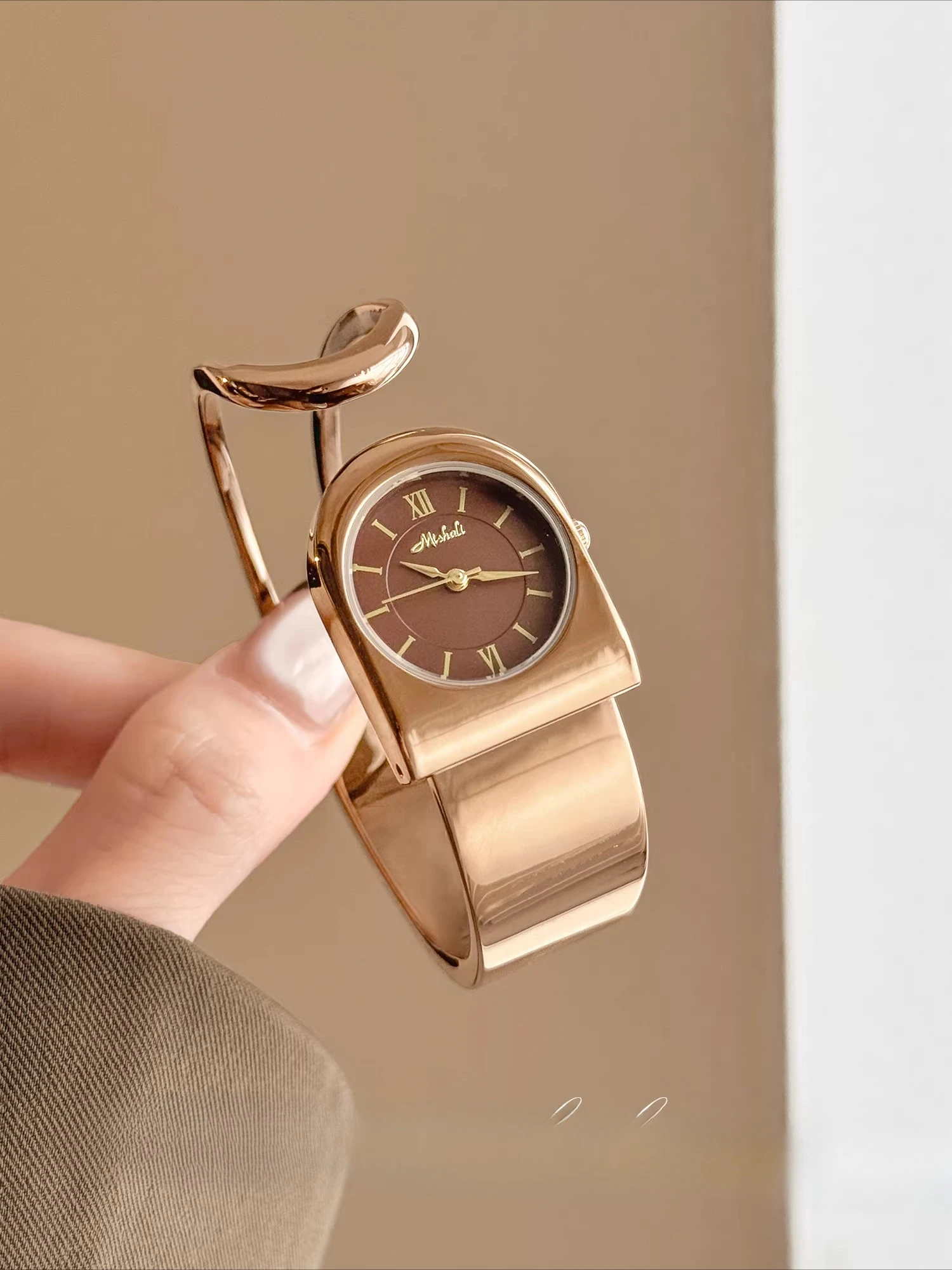 

Новые женские роскошные миниатюрные часы, роскошный подарок на 2026 год. Элегантные женские наручные часы, изысканный эксклюзивный аксессуар.