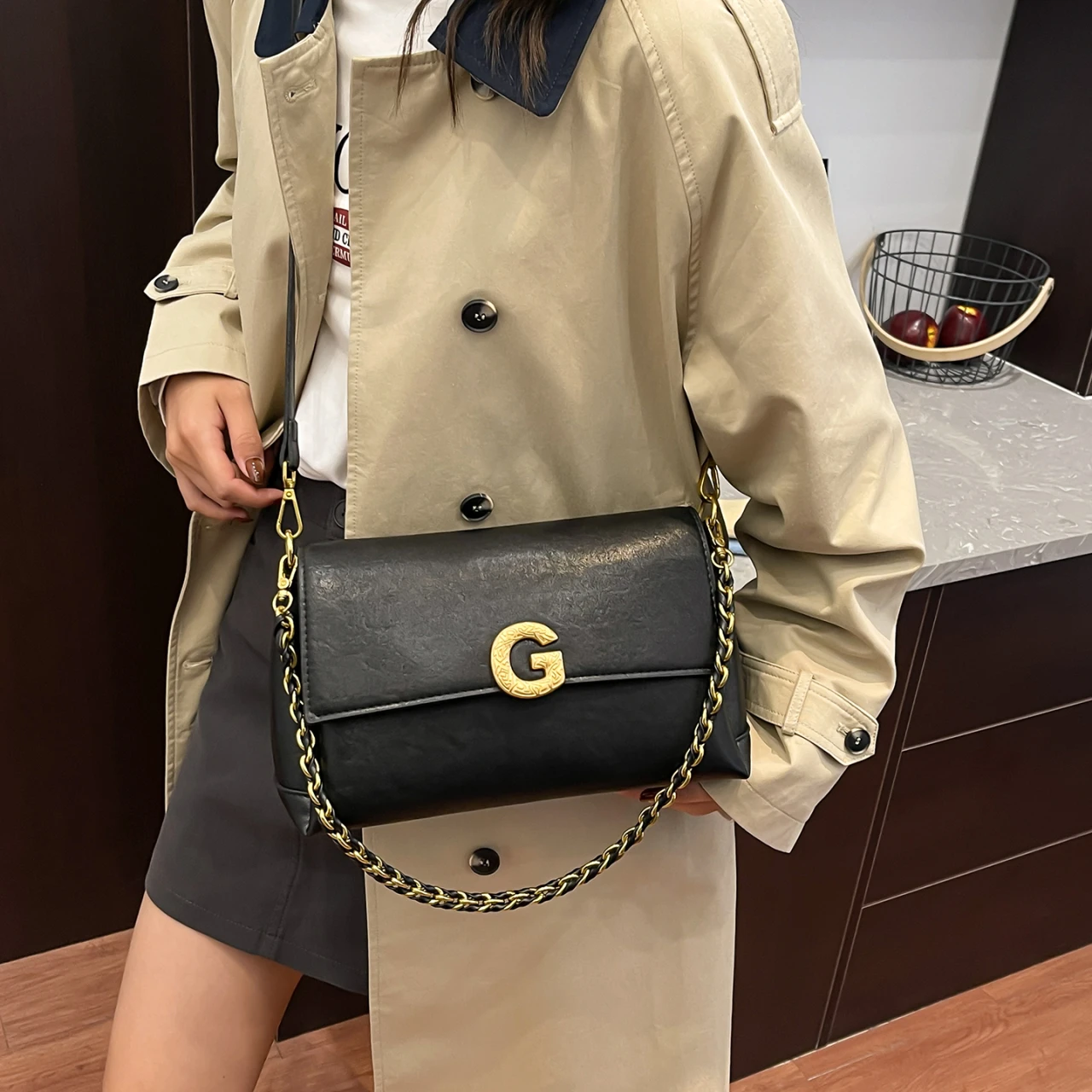 

Новая модная сумка через плечо, женская роскошная кожаная сумка, знаменитый стиль, классический дизайн, сумка через плечо с цепочкой и ремешком