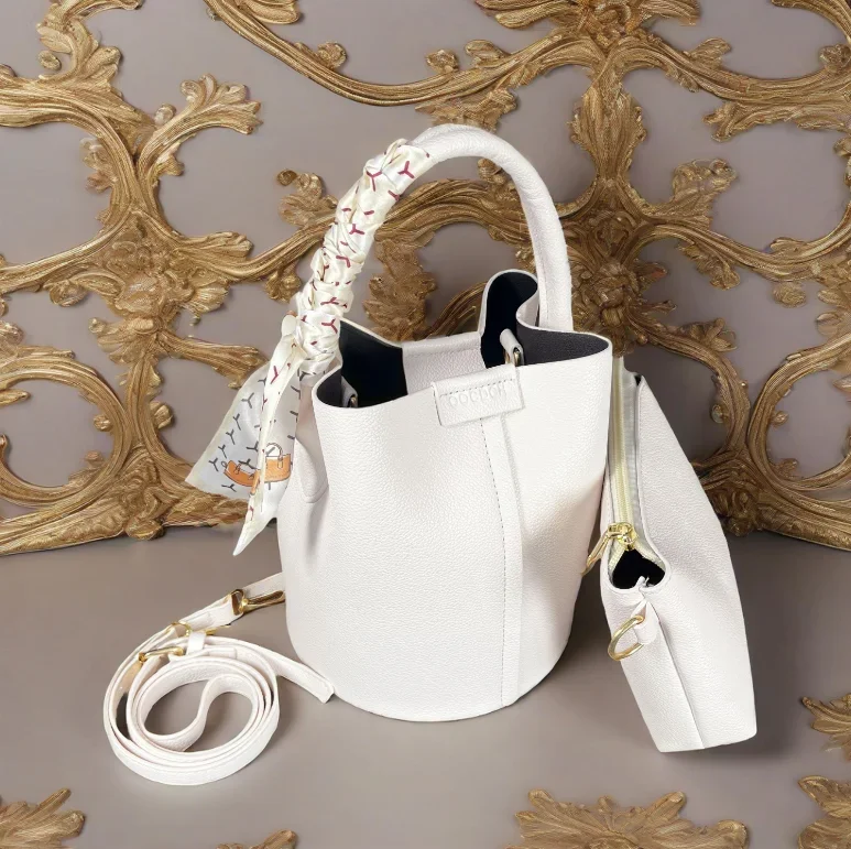 

2025 New Women's Bag Large Capacity Fashionable Versatile Crossbody Bag Niche Hand-held Bucket Bag Paquete Crossspan Diagonal