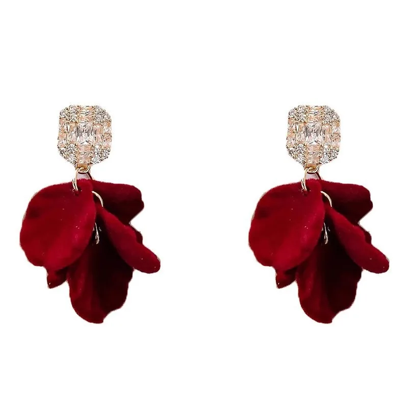 

French retro autumn and winter popular petal tassel earrings with fashionable temperament and exquisite light luxury accessories