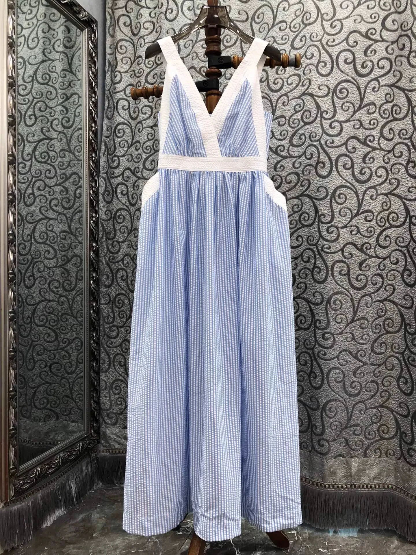 

Sexy Deep V-Neck Dress 2025 Summer Style Lady Blue Geometric Print Sexy Sleeveless Mid-Calf Length Blue Sweet Cute Dress Lolita