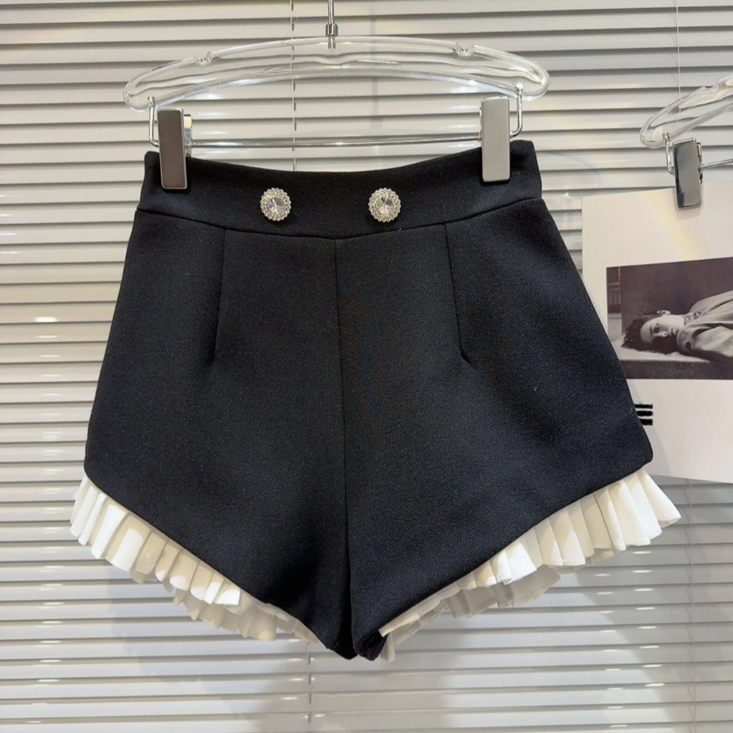 Fashion Spring Autumn Diamond Metal Buckle Shorts Female High Waist Zipper Wrinkle Trim Splice Casual Shorts for Women