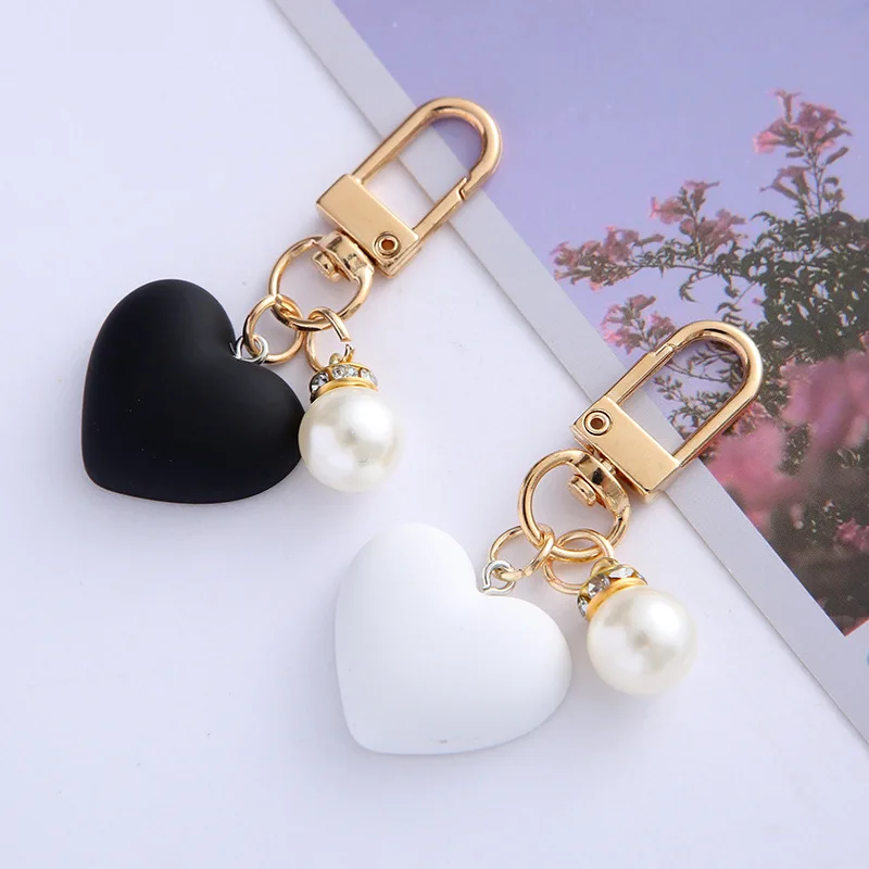 Fashion Imitation Pearl Love Heart Keychain Black White Resin Key Ring For Women Bag Earphone Case Pendent Valentine's Day Gifts