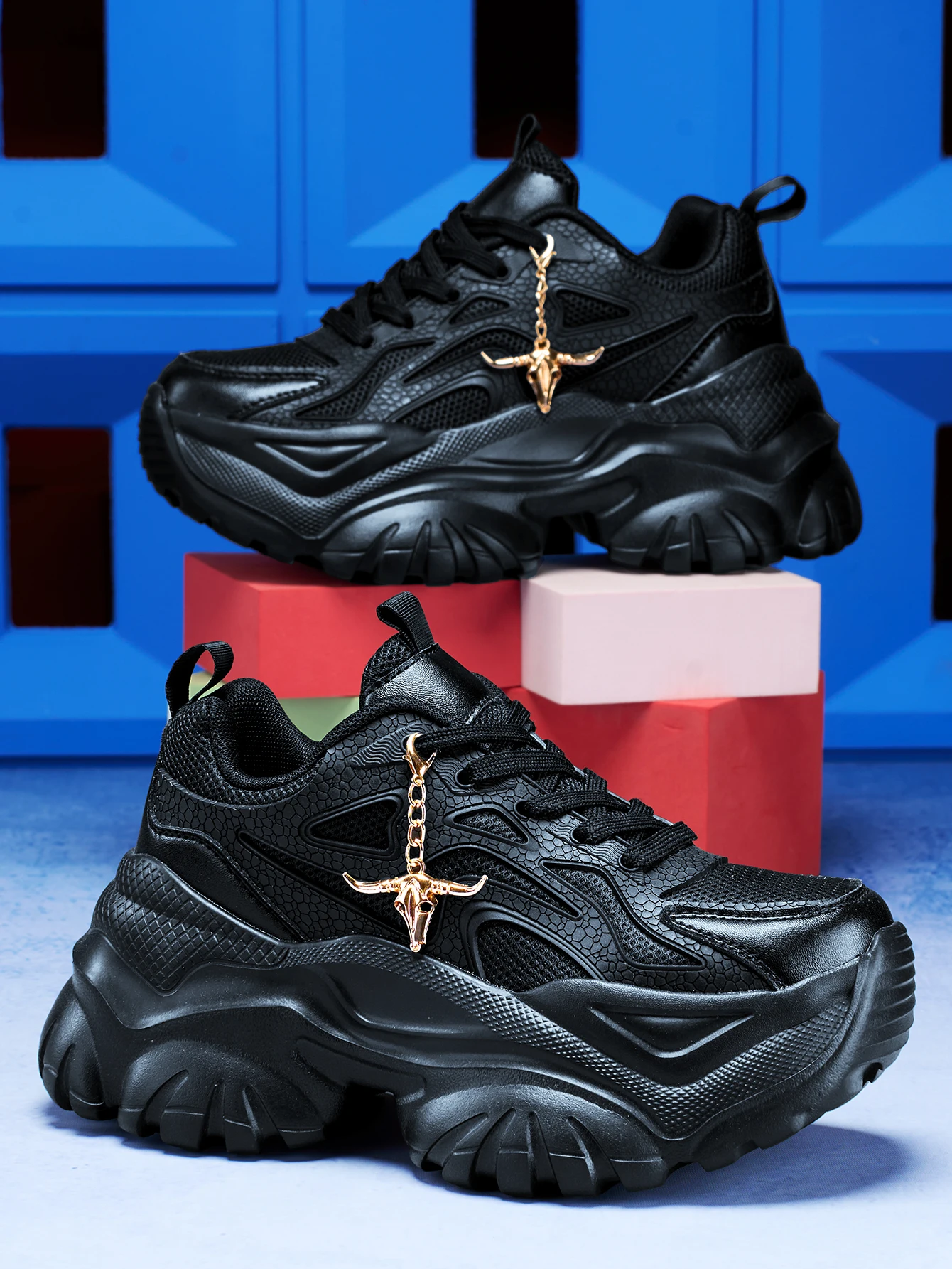 

Women's Height-Increasing 7cm Fashion Casual Sneakers with 3D DIY Detachable Metal Gold Skull and Bull Head Decoration, Chain Shoe Accessories, Women's Sneakers for Outdoor Use in All Seasons, Eva Thick-Soled High Platform Black High-Heeled Shoes, Lightwe
