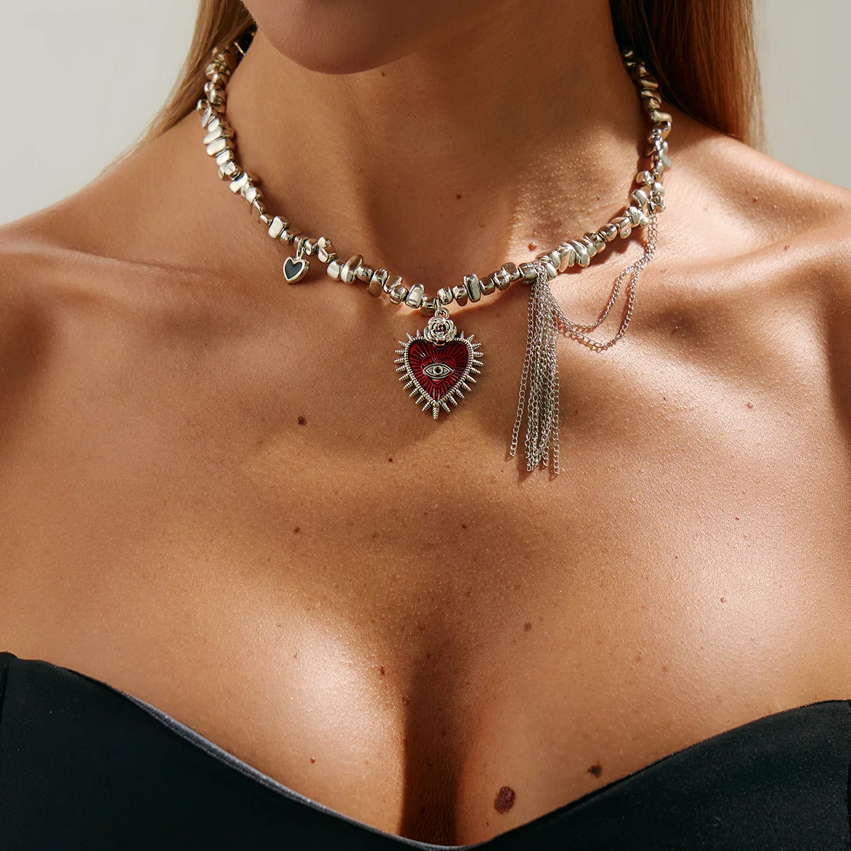 Gotische Herzanhänger-Halskette für Damen, Trendige Unregelmäßige Geometrische CCB-Perlen Metallketten-Accessoire für Partys