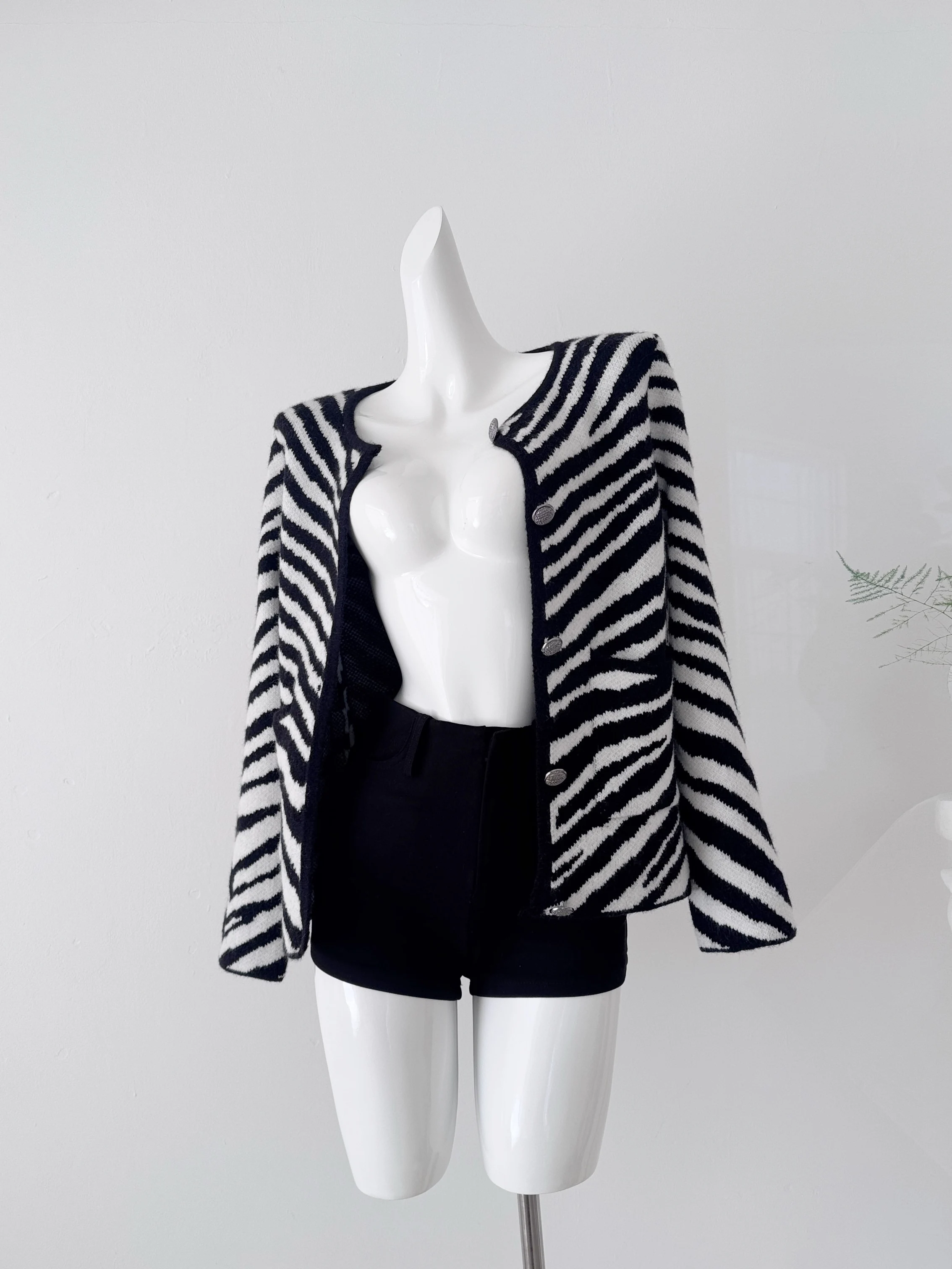 Elegant Zebra Pattern Knitted Sweater Women's Long Sleeve round Neck Overhead Fashionable Autumn Wear Polyester Fiber Blouse