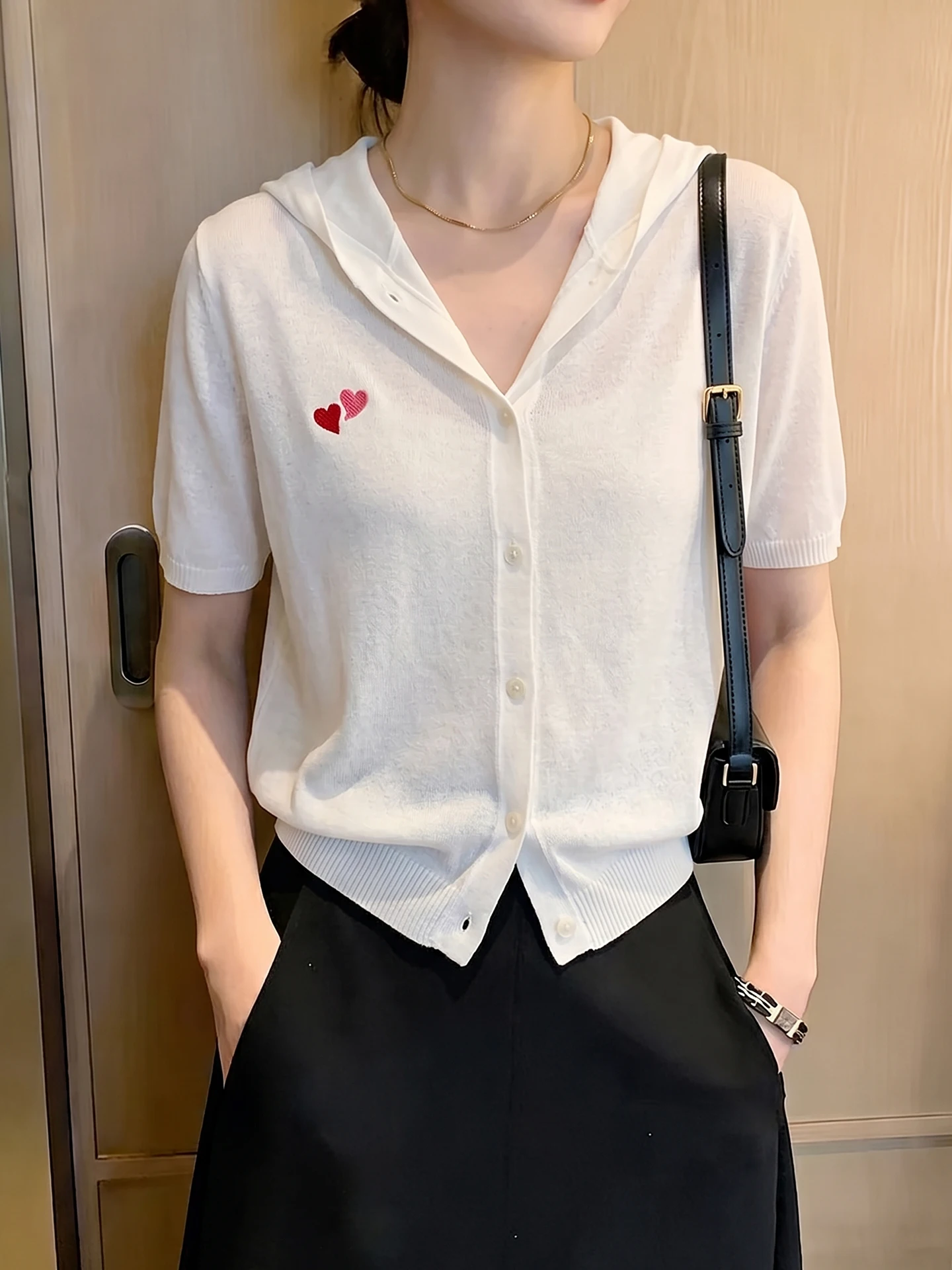 

Chic Knitted Hat Design Single Button Commute Style Anti-Uv Top Women's Fashionable Summer Clothing Straight Cut Short Sleeve