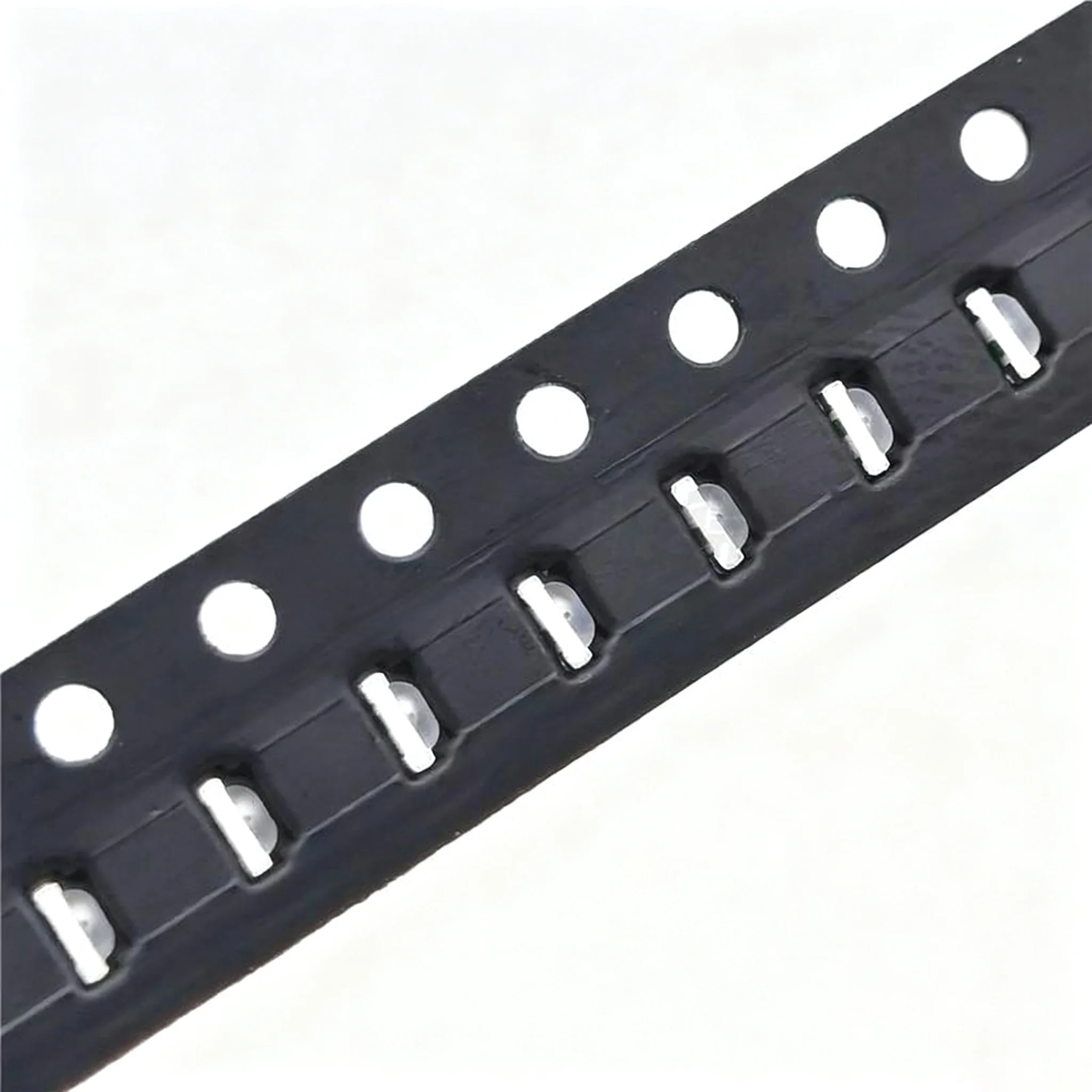 0602، 0802، 1204 صمام ثنائي باعث للضوء LED مثبت على السطح 1206، 0805، 0603 خيارات متعددة الألوان عالية السطوع متاحة