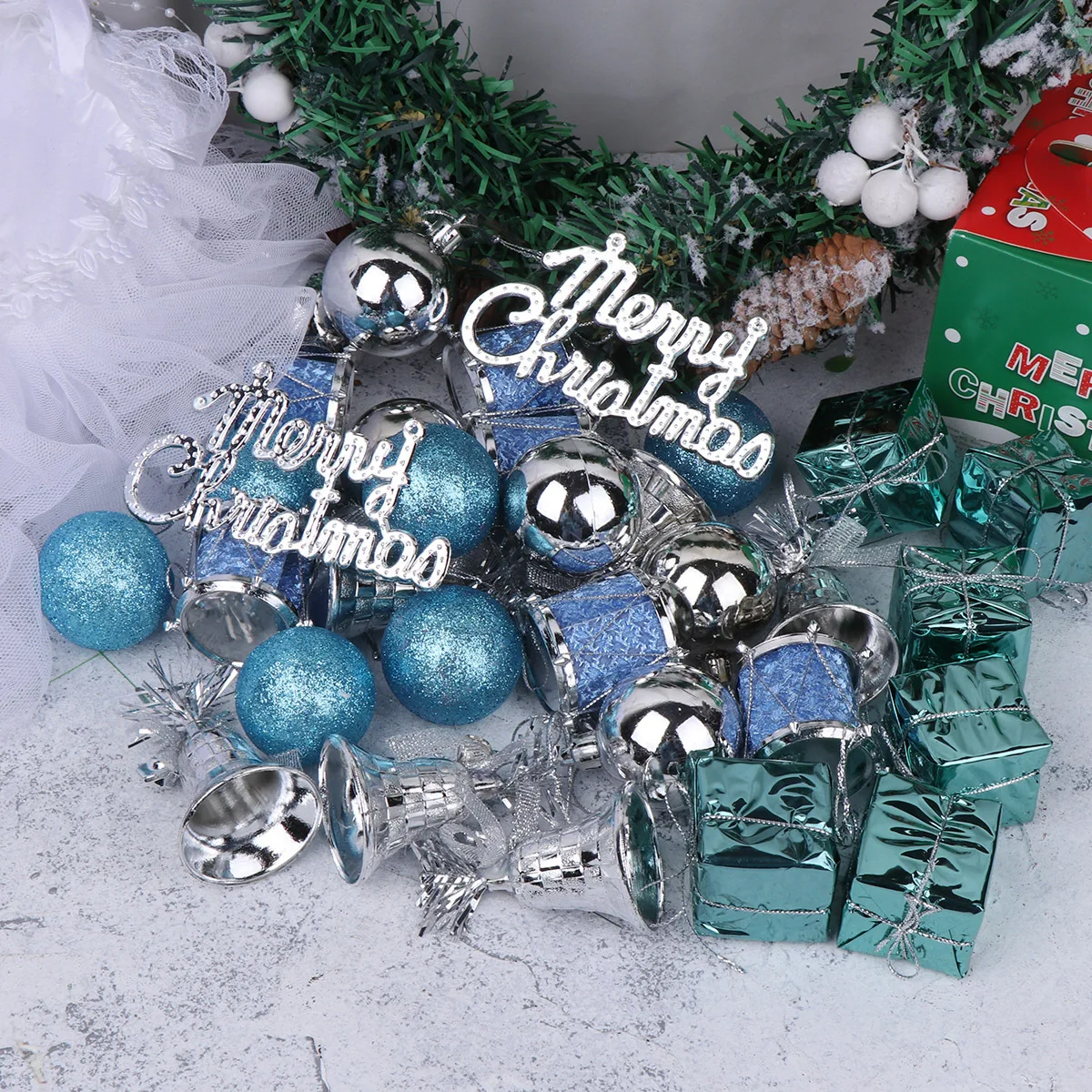 

32Pcs Christmas Tree Hanging Decoration Sky Blue Ball Pendant Christmas Decor Xmas Gift Box Hanging Ornament for Home Party