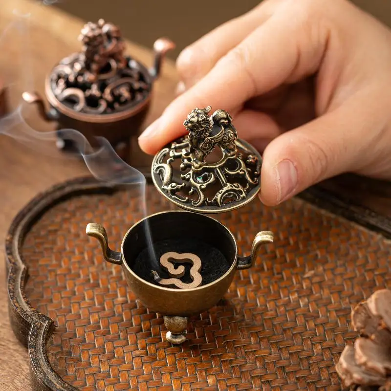 1 Stück Mini-Räuchergefäß aus antikem Messing und Zinklegierung mit kompaktem Lotus-Basis-Design für Meditation, Yoga und Aromatherapie zu Hause. – Detail 5