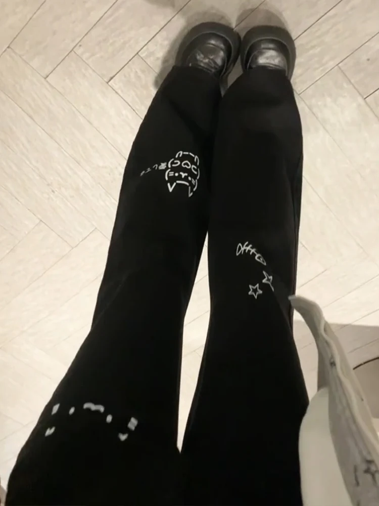 

Джинсы-клеш в американском стиле для женщин, осенне-зимние, больших размеров, черные, свободного кроя, для фигуры типа «груша», с высокой талией, визуально стройнящие.