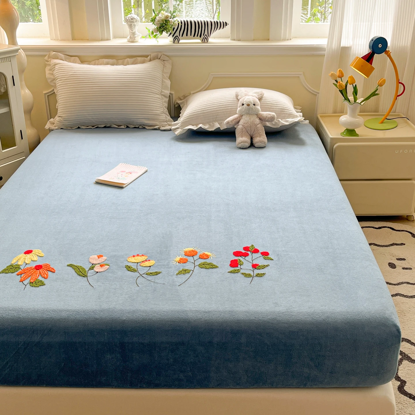 Embroidered Bed Sheet for Winter Flannel Fleece Bed Cove Thick Warm drap de lit Single/Queen/King Size sabanas 150x200 Bed Sheet