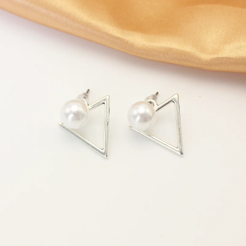 New Imitation Pearl Hollow Triangle Stud Earrings Women Korean Simple Silver Color Brincos Jewelry Christmas Gift