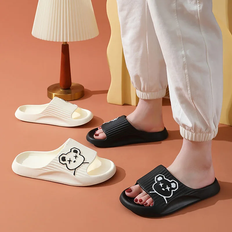 Sandal musim panas untuk pria wanita, sandal pantai pasangan, sandal anti selip sol lembut EVA beruang kartun, mode Y2k