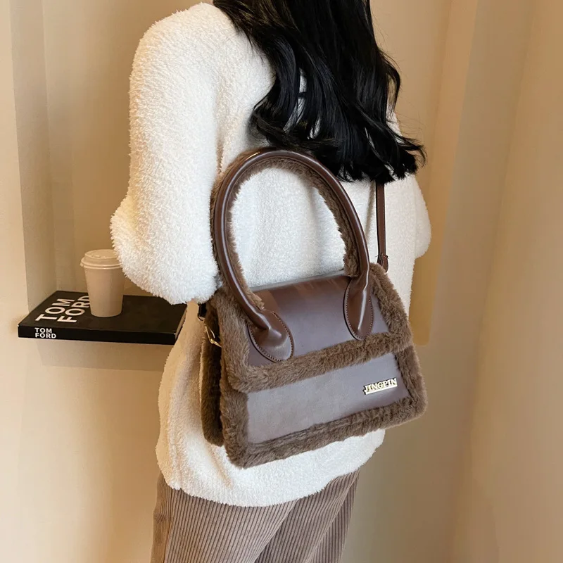 2024 new Europe and the United States retro lamb wool plush fashion shoulder crossbody bag