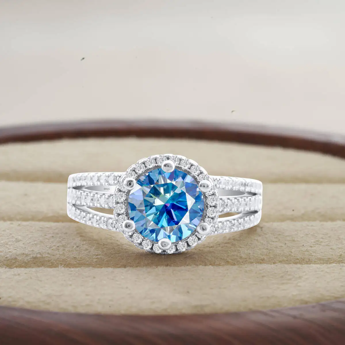 Anello di moissanite di colore blu reale da 1.0 carati anelli di fidanzamento di nozze di colore giallo solido del nastro sterlina 925 per le donne