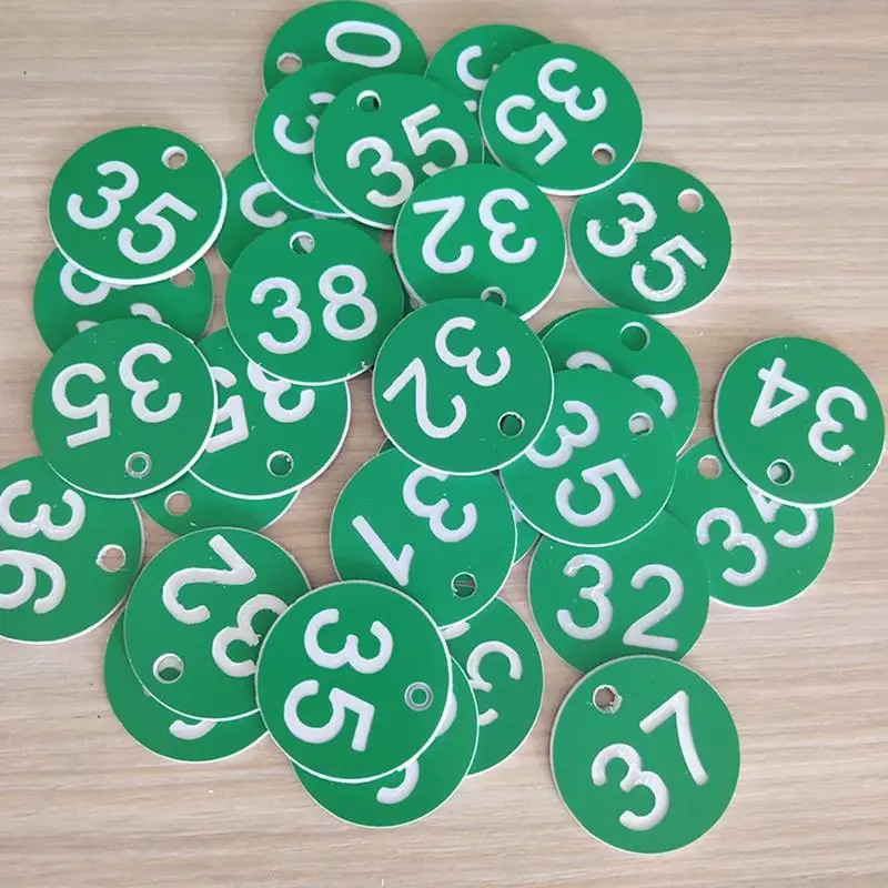 R1WB 100PCS หมายเลขพลาสติก แท็ก 1-100 หมายเลขสลัก แท็กแท็กสีสำหรับคีย์แหวนแท็กล็อกเกอร์สำหรับเสื้อผ้าสด