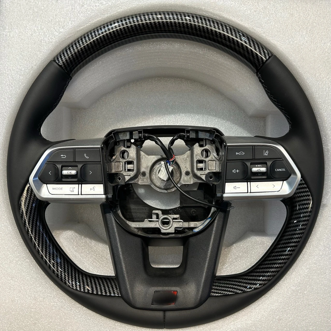 It is suitable for Toyota's old reform and new upgrade of Buldo Prado Land Patrol CoolLuze modified LC300 steering wheel assembl