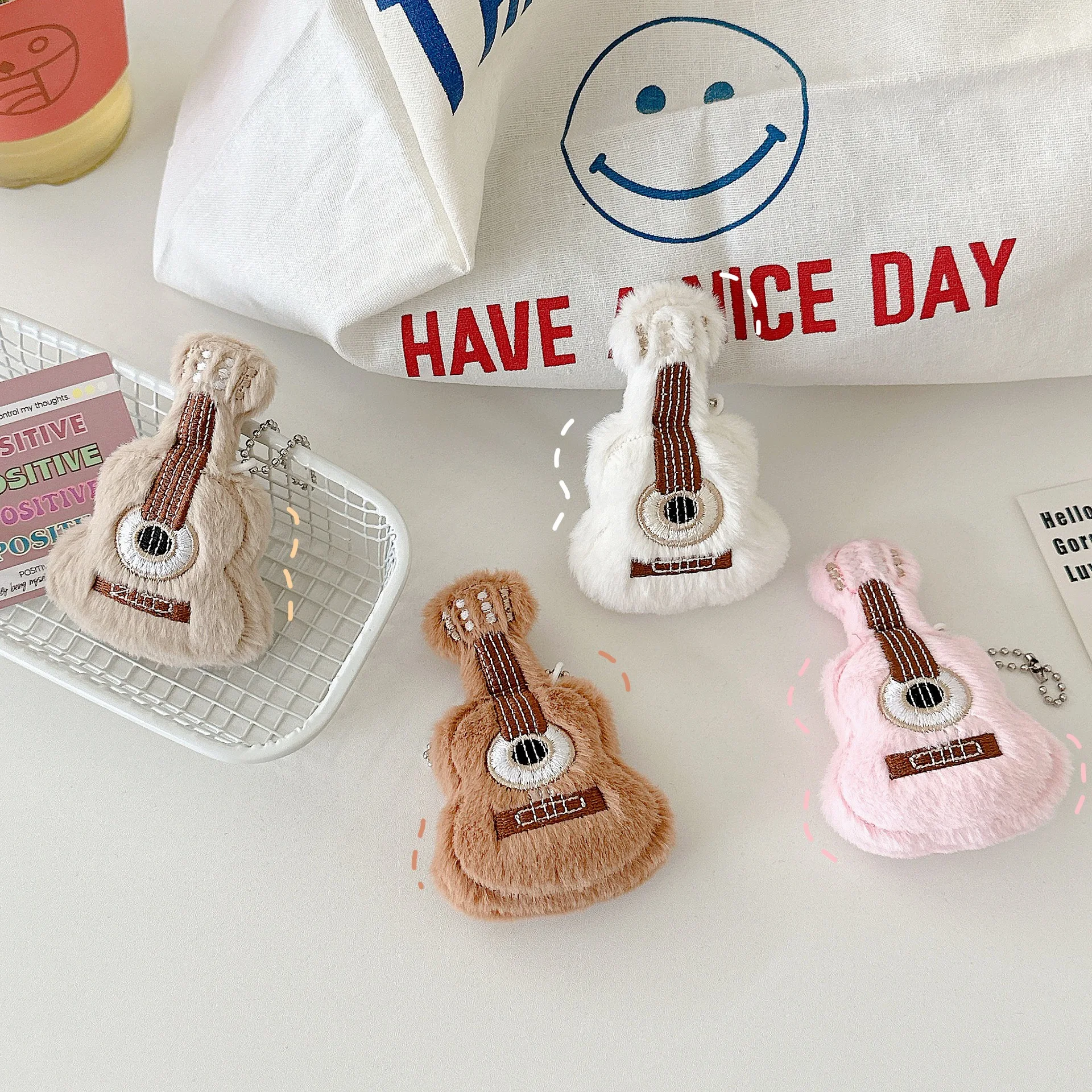 

9.5CM Artistic Style Violin Shaped Keychain New Cartoon Plush Simulation Guitar 키링 장난감 Student Bag Key 키링 Christmas Gift