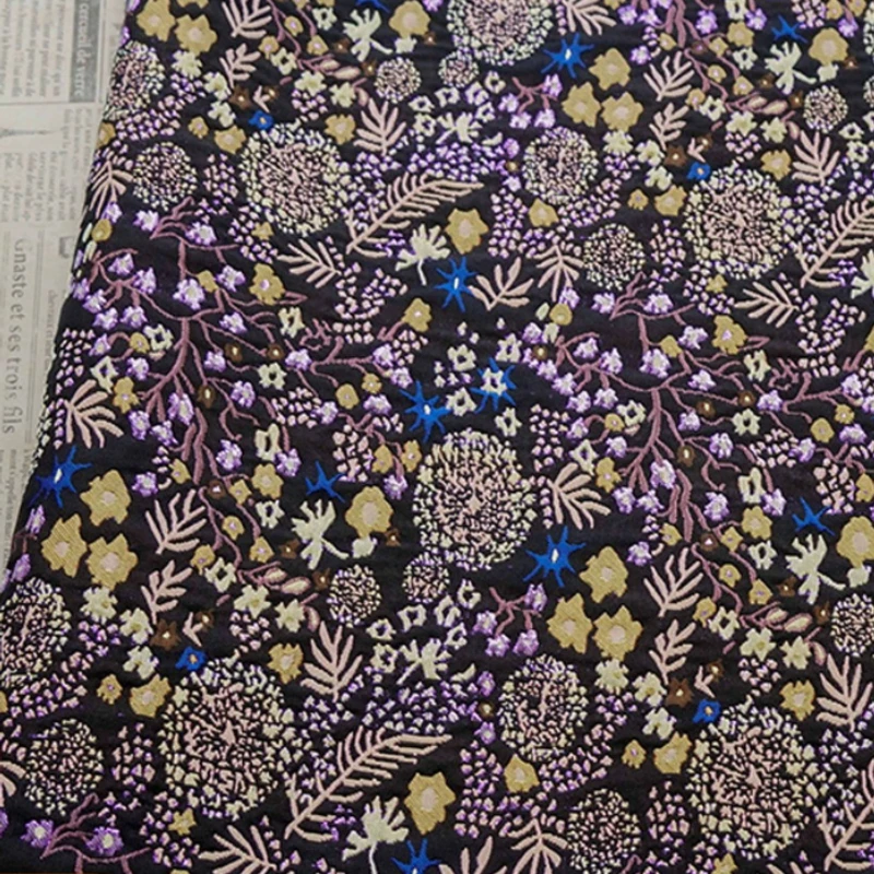 Tissu Jacquard Tissé Rétro à Motifs Floraux de la Jungle en Relief sur Fond Noir pour Robe, Gilet, Sac, Rideau, Tissu Décoratif