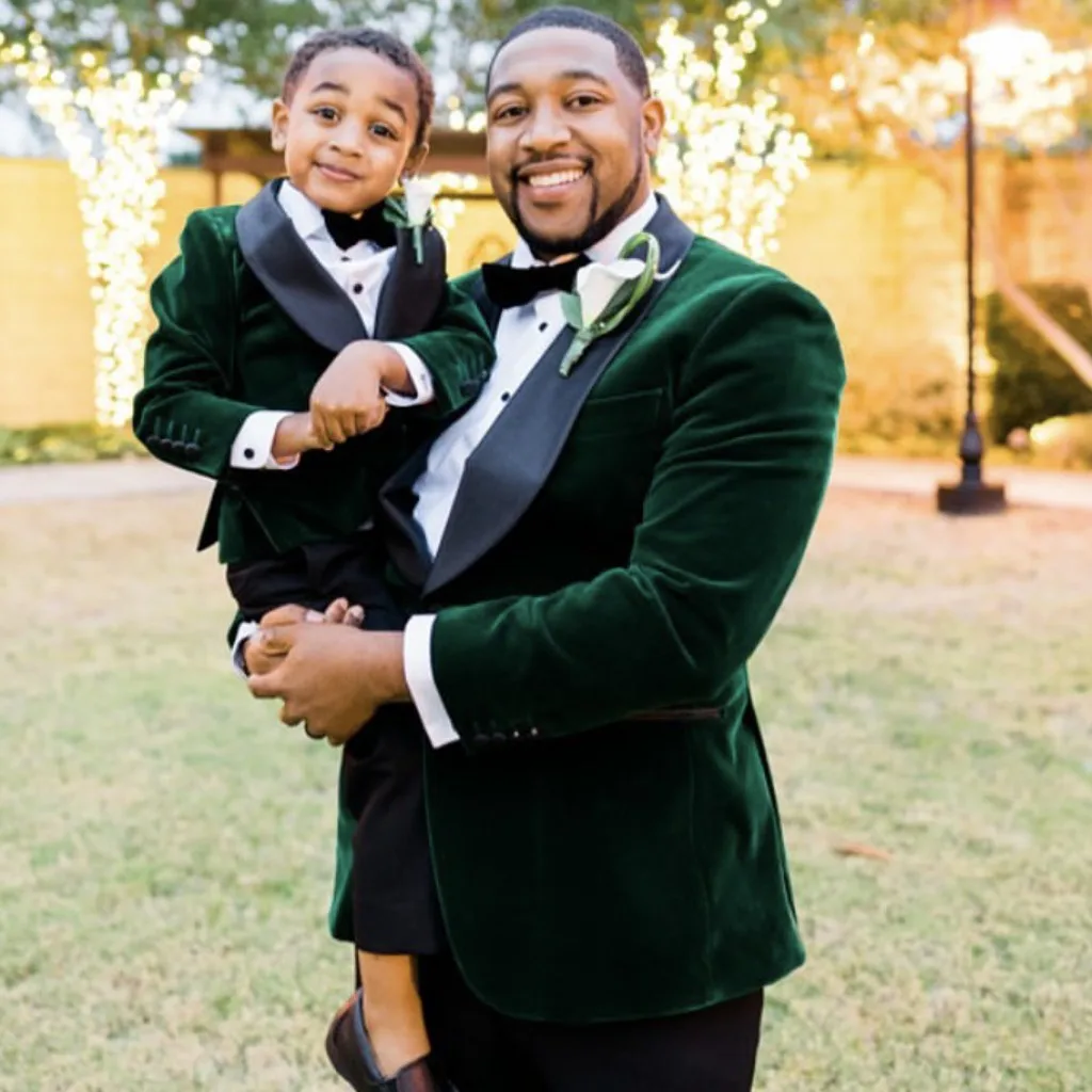 

Green Velet Grooms Wear Wedding Tuxedos Men's Suit Blazer Prom Dinner Party Jacket Bows And Black Pants Father And Son