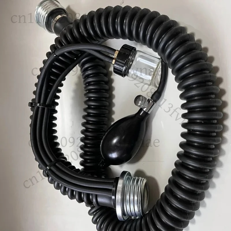 

Аксессуары для противогазов: специальная воздуховодная трубка с металлическим соединителем и резиновым шлангом