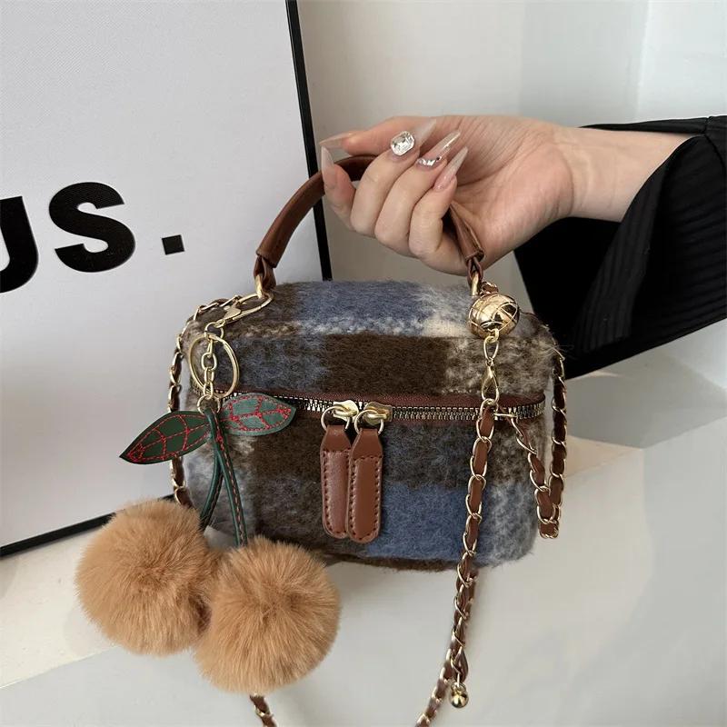 

Niche Fashion Handbag Women's New Contrasting Striped Woolen Box A Textured One Shoulder Crossbody Bag style Retro Trends