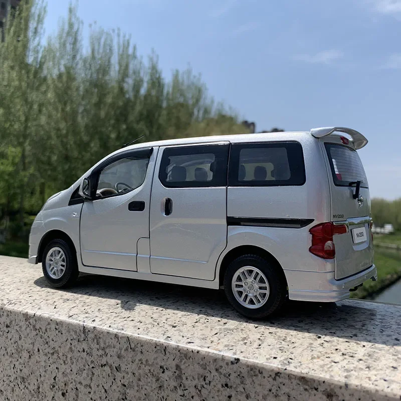 1:18 Scale Zhengzhou Nissan NV200 Business MPV Die-casting Alloy Car Model Collection Toy Gifts