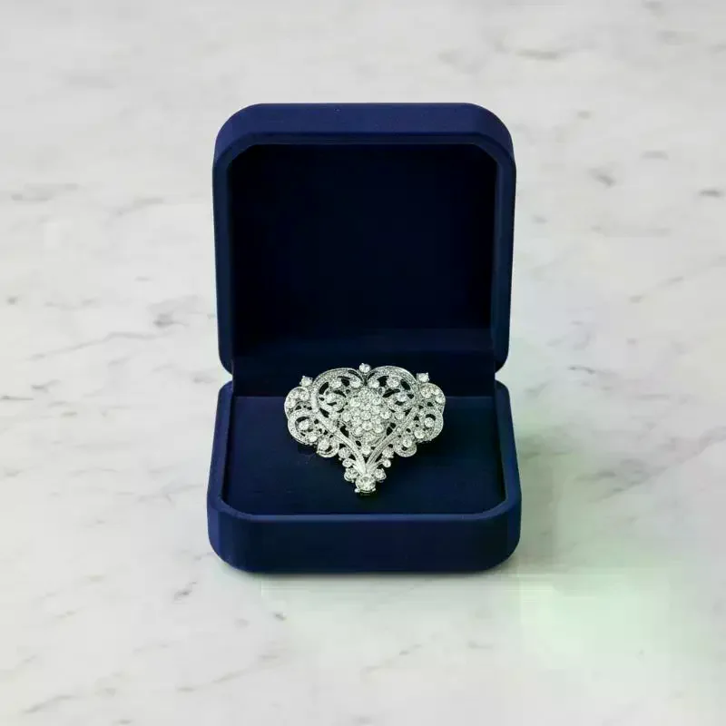 Elegant Heart Lapel Pin for Women Rhinestone Brooch Unique Badge for Party Dress Wedding Suit Decoration