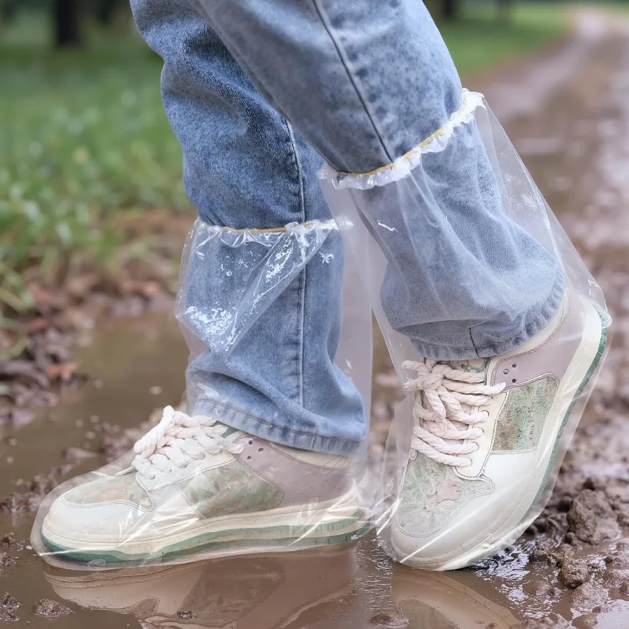 Yzurbu 20 قطعة 13.7 أغطية أحذية للاستعمال مرة واحدة شفافة مقاومة للماء وغير قابلة للانزلاق CPE أحذية سميكة مقاس XL تناسب ما يصل إلى الرجال 1