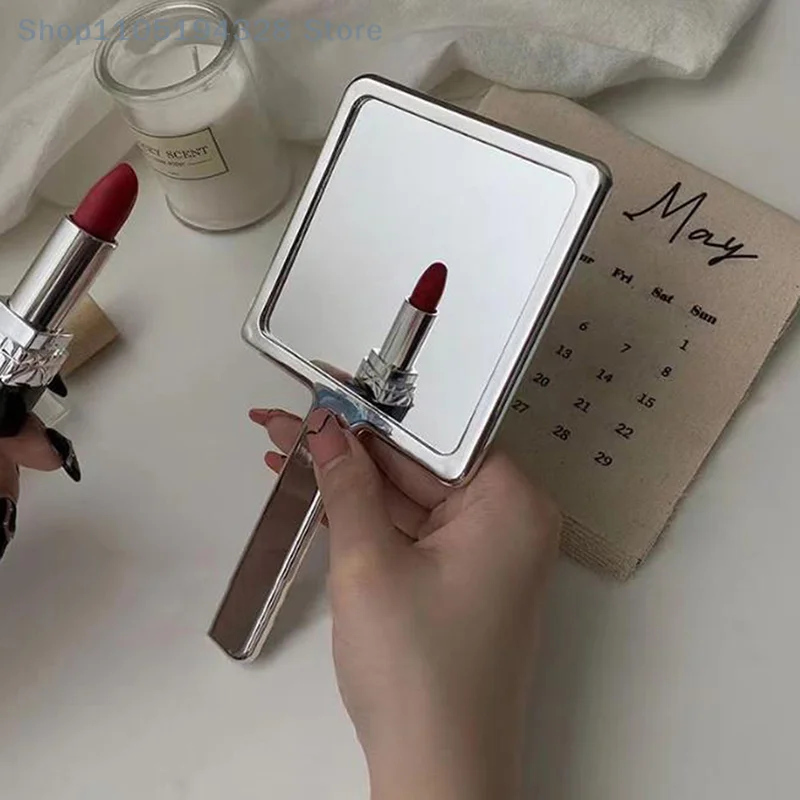 [MP] مرآة مربعة الشكل سائلة صغيرة محمولة باليد لسطح المكتب مرآة لمستحضرات التجميل مرآة مكياج للسفر مرآة تجميل معدنية محمولة