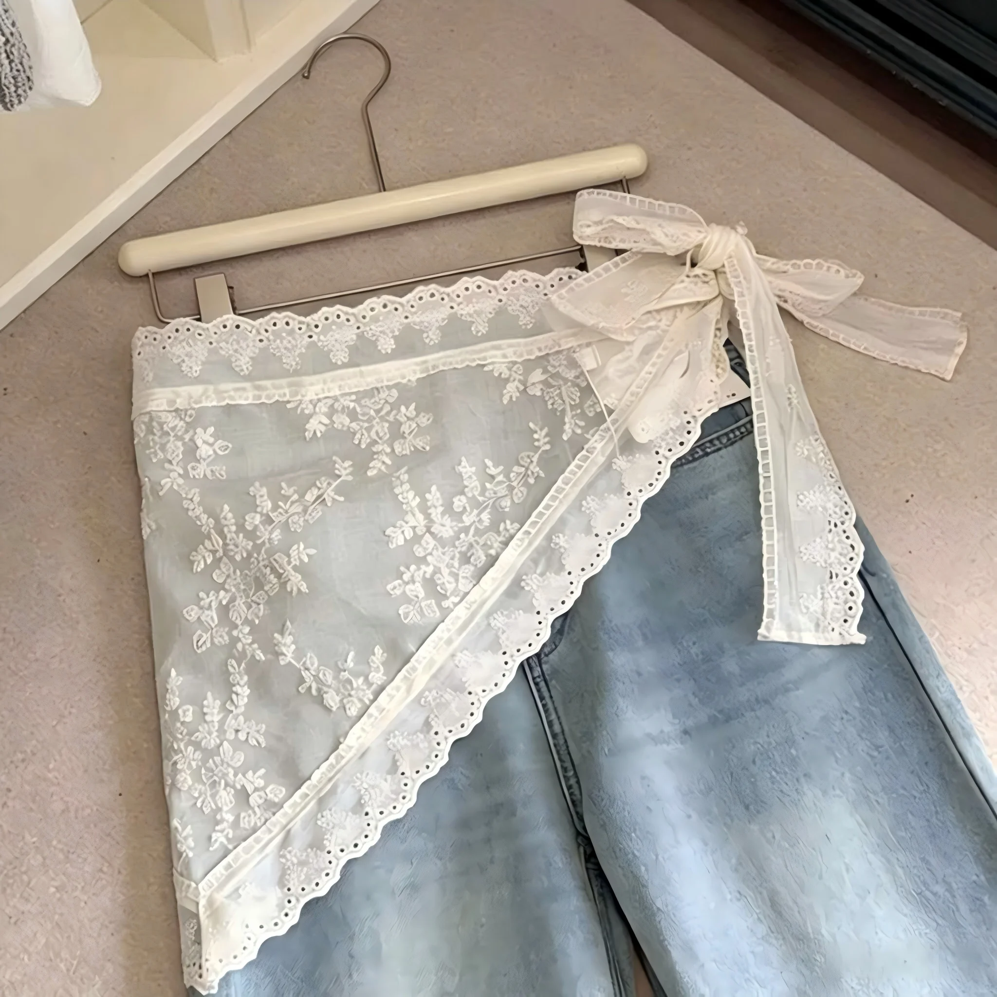 Korean-style Triangular Scarf Lace Hip Curtain Versatile Fashionable Beach Cute Acrylic Lace All-Season High-End Sweet Decoratio