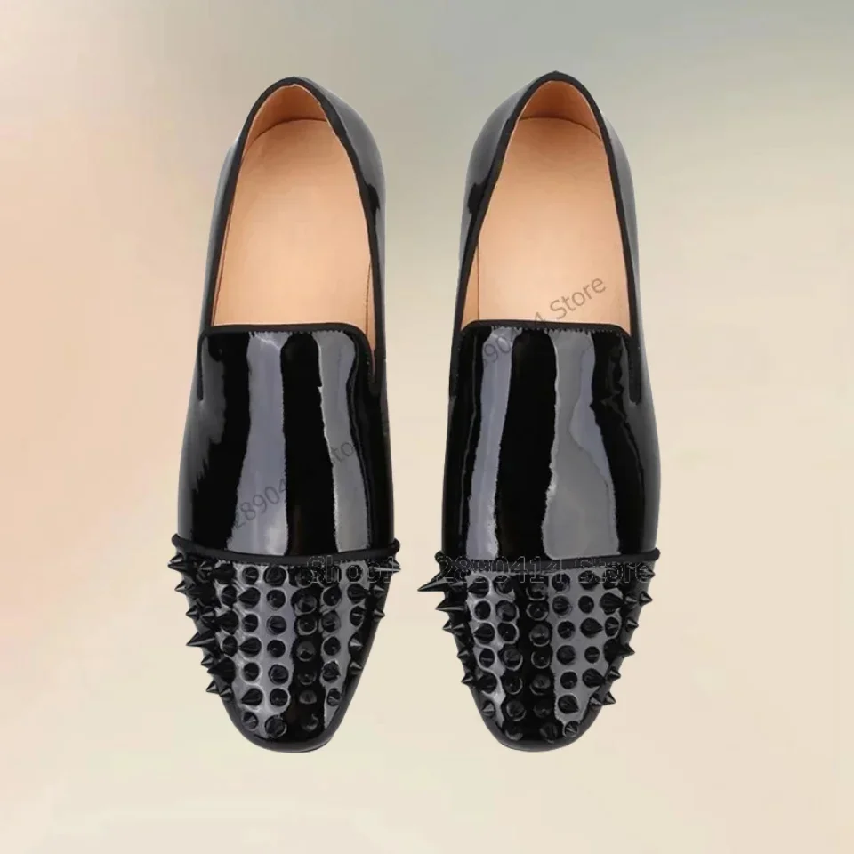 Schwarz Lange Spikes Dekor Patent Leder Loafer Fashion Slip Auf Männer Schuhe Luxus Handwerk Party Bankett Büro Männer Kleid Schuhe