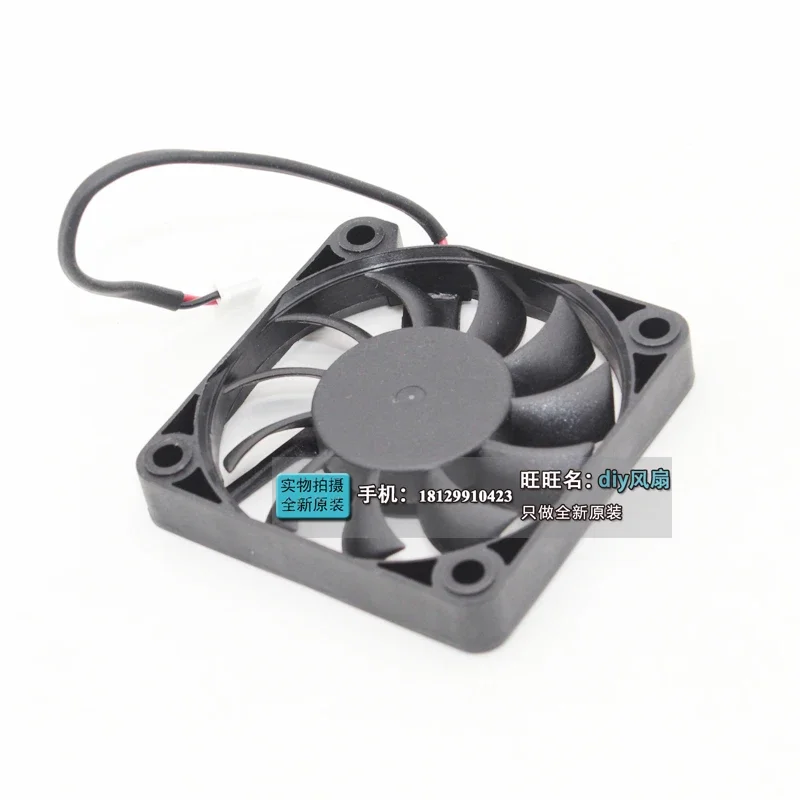 

ADDA AD0612HB-GA0 DC 12 В 0,25 А 60x60x10 мм 2-проводной охлаждающий вентилятор для сервера