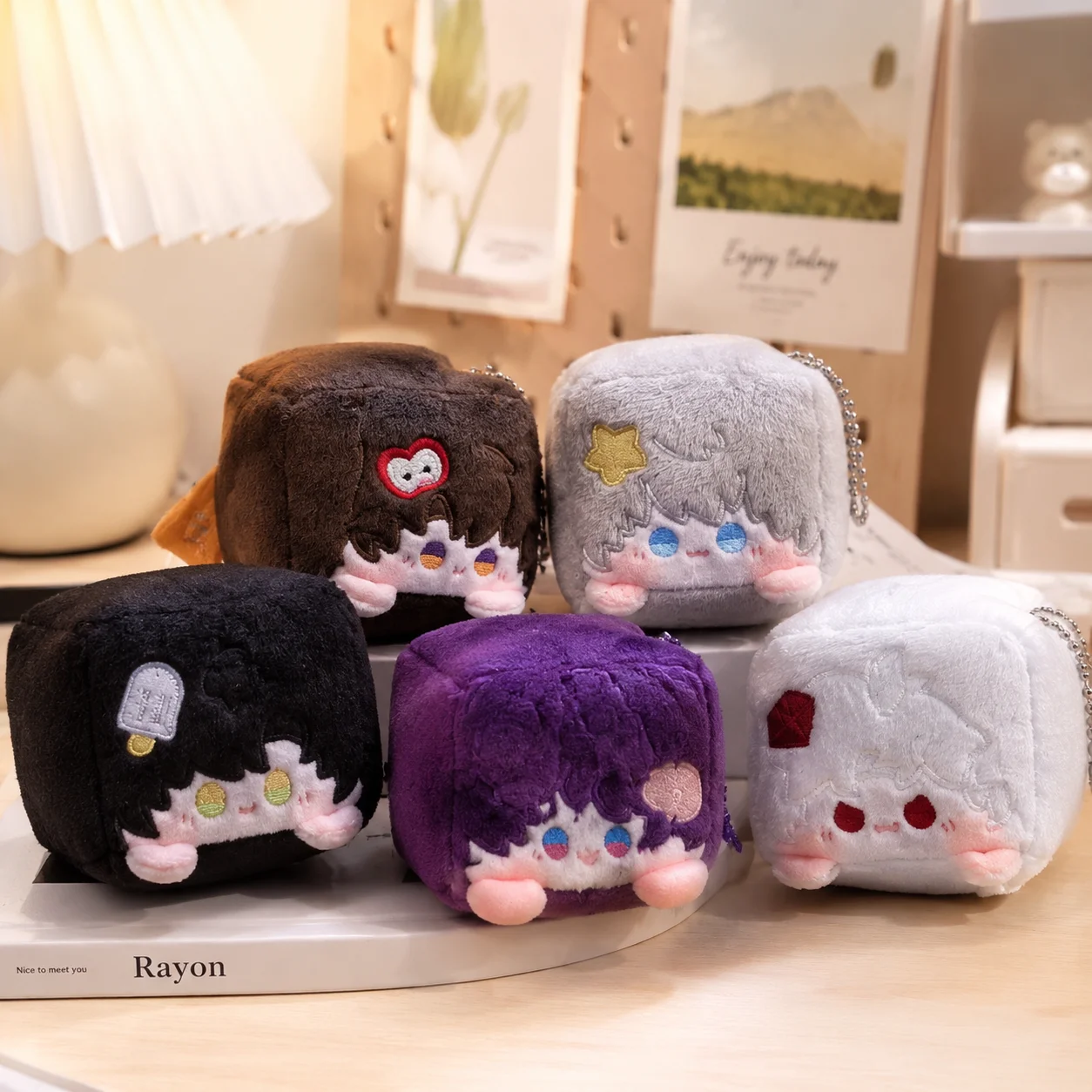 llavero-de-peluche-love-and-deepspace-squeeze-cube-adorable-muneco-de-peluche-de-personaje-colgante-de-peluche-periferico-de-juego-regalo-para-fans-de-juegos