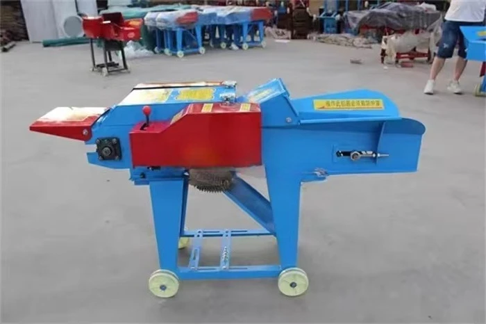 آلة كسارة القش فعالة من حيث التكلفة - آلة تقطيع العشب وصانع أعلاف الدواجن للاستخدام اليومي في المزرعة الصغيرة