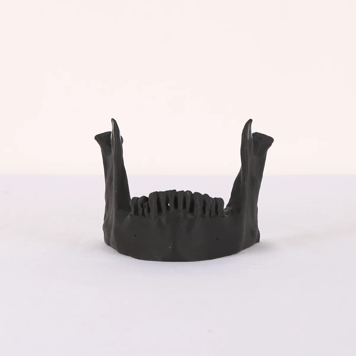 1 pc Gothic horror style skull tooth phone holder, black classic, creative skull design, home and office phone holder decoration