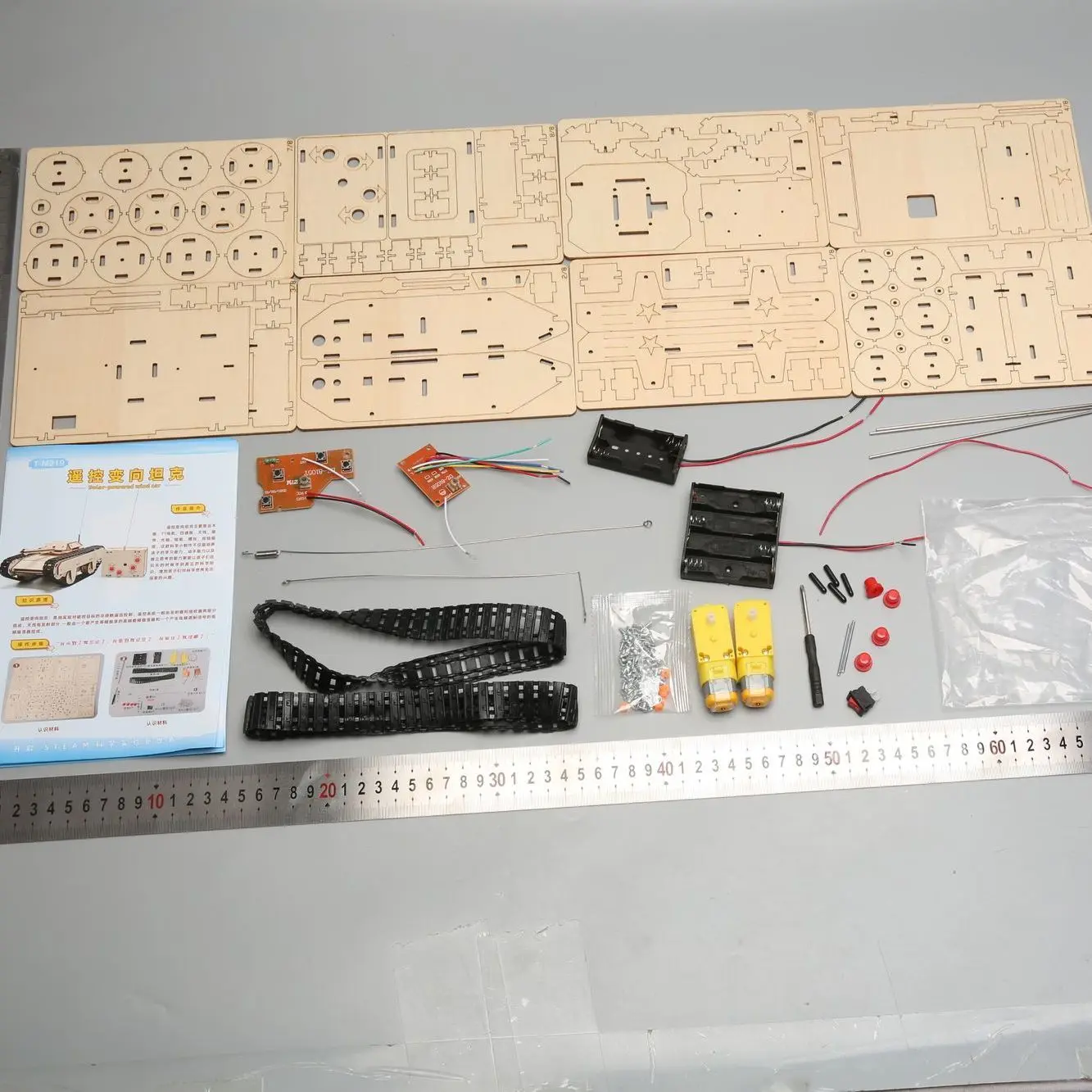 ชุดประกอบรถถังบังคับวิทยุไม้ งานประดิษฐ์ DIY ขนาดเล็ก สำหรับการทดลองทางวิทยาศาสตร์