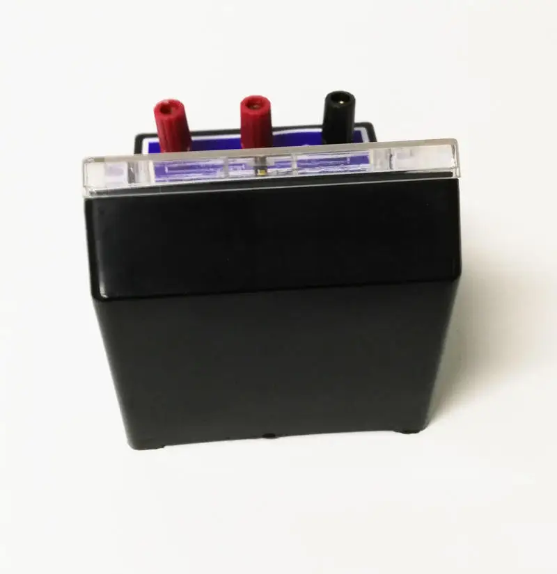 Laborgebrauch, physikalische Experimentierausrüstung, analoges Gleichstrom-Amperemeter, digitales Gleichstrom-Voltmeter, Amperemeter für Schüler
