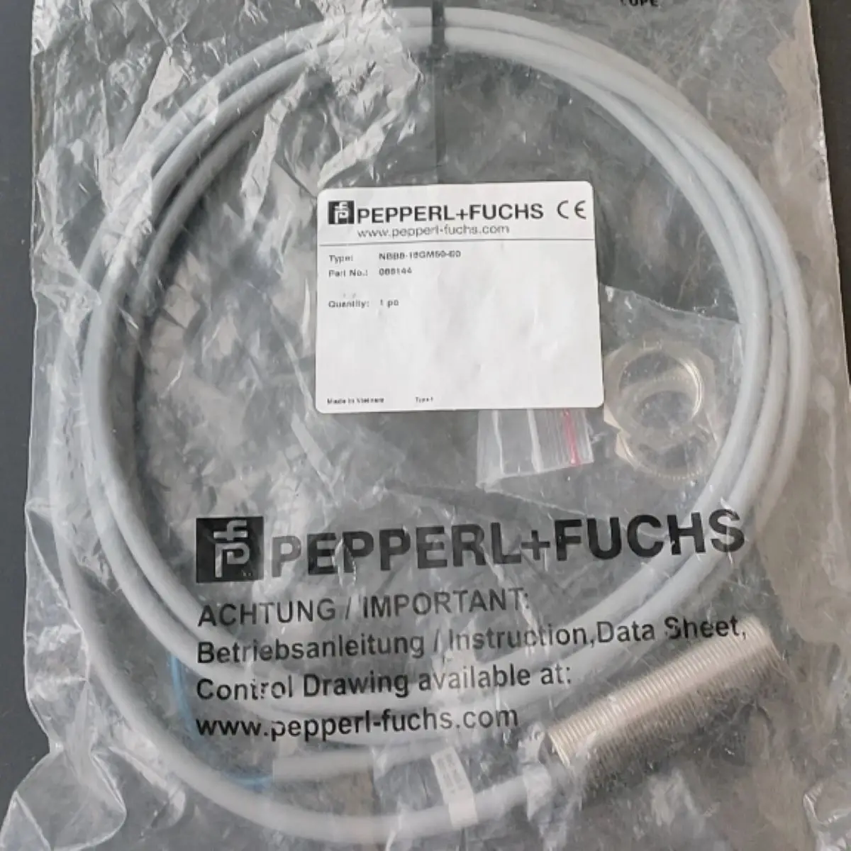 

Inductive proximity sensor NBB8-18GM50-E0 086144