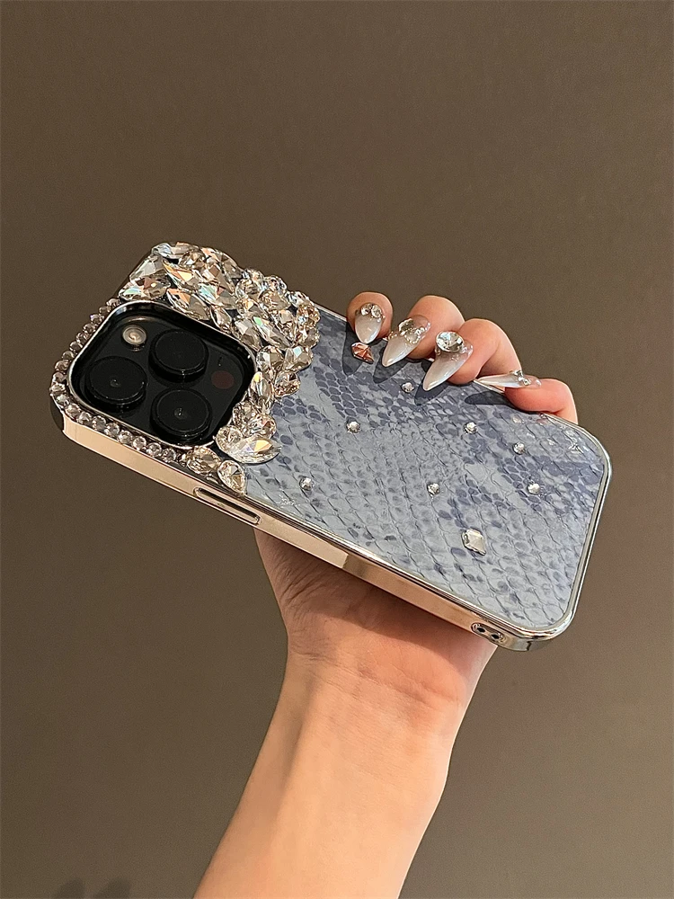 High Quality Luxurious Glitter Diamond Phone Case For iPhone 15 14 13 12 Pro Max 14Pro Bling Rhinestones Snakeskin Plating Cover