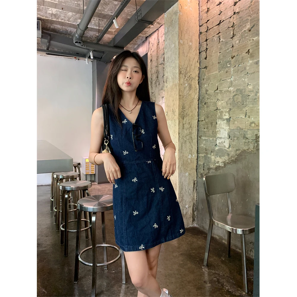 Elegant Women Denim Dress Sleeveless V-neck Soft Blue Mini Dresses Female Sumemr Fashion Embroidery Bows Short Vestidos