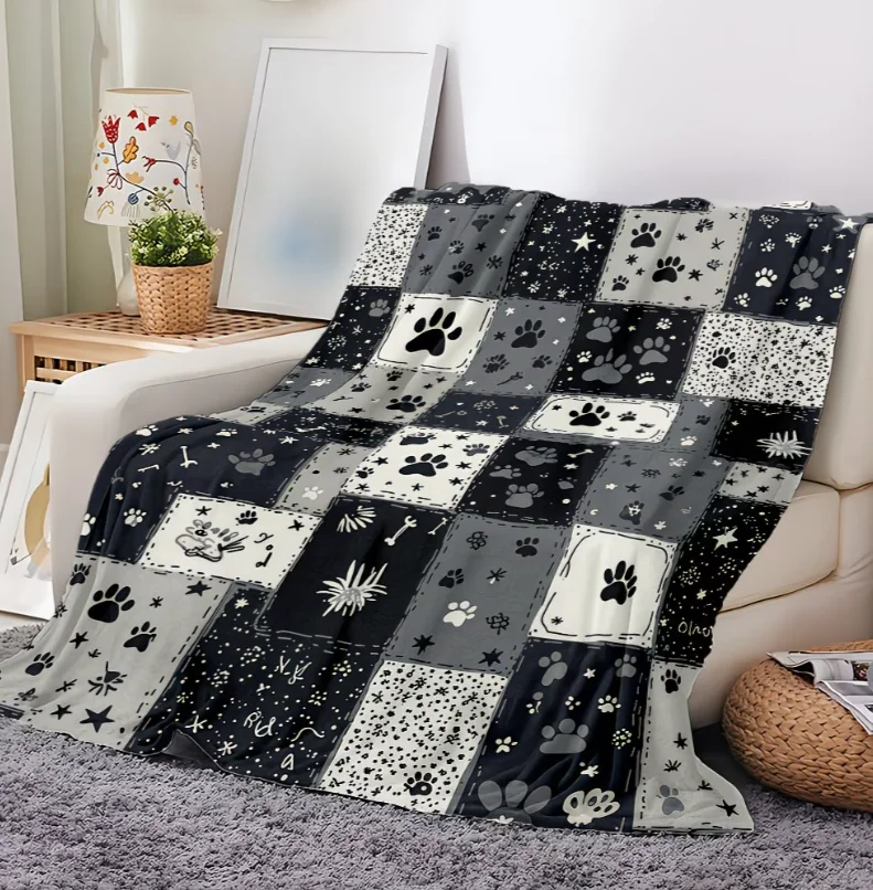 Manta Suave con Estampado Digital de Alta Definición de Huellas de Mascotas, Diseño de Parches en Blanco, Negro y Gris
