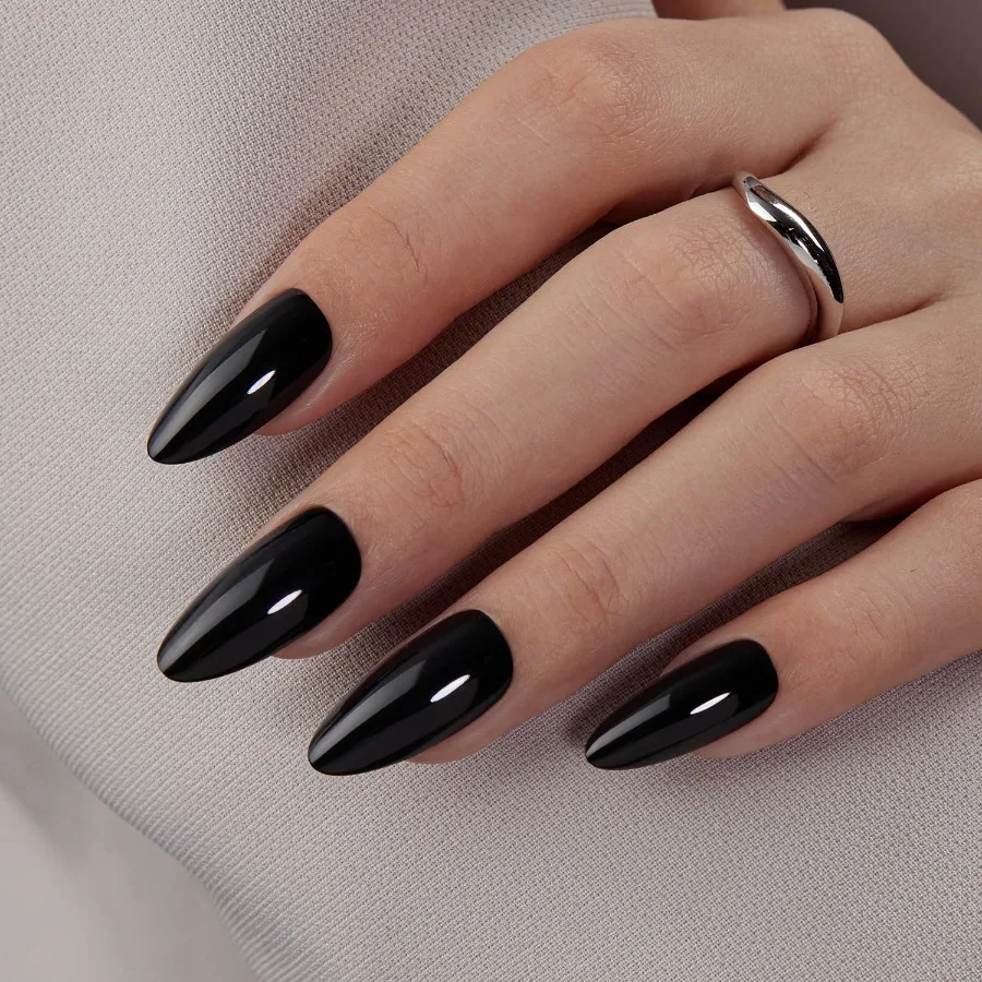 Press on Nails Kit per unghie con finitura crema nera solida di mandorla media per donne Unghie finte in gel morbido opaco riutilizzabile con colla per cuticole