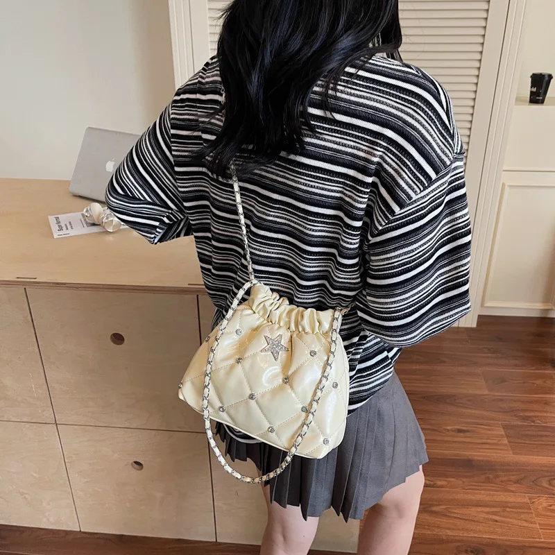 Винтажная женская сумка-мешок A/W 2025 года, многосторонняя сумка через плечо из натуральной кожи большой вместимости, шикарная рабочая сумка в стиле ретро