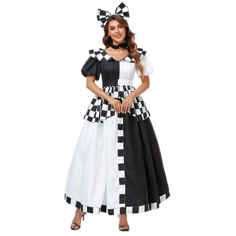halloween-noir-et-blanc-a-carreaux-alice-au-pays-des-merveilles-horloge-scene-performance-cosplay-cirque-clown-costume
