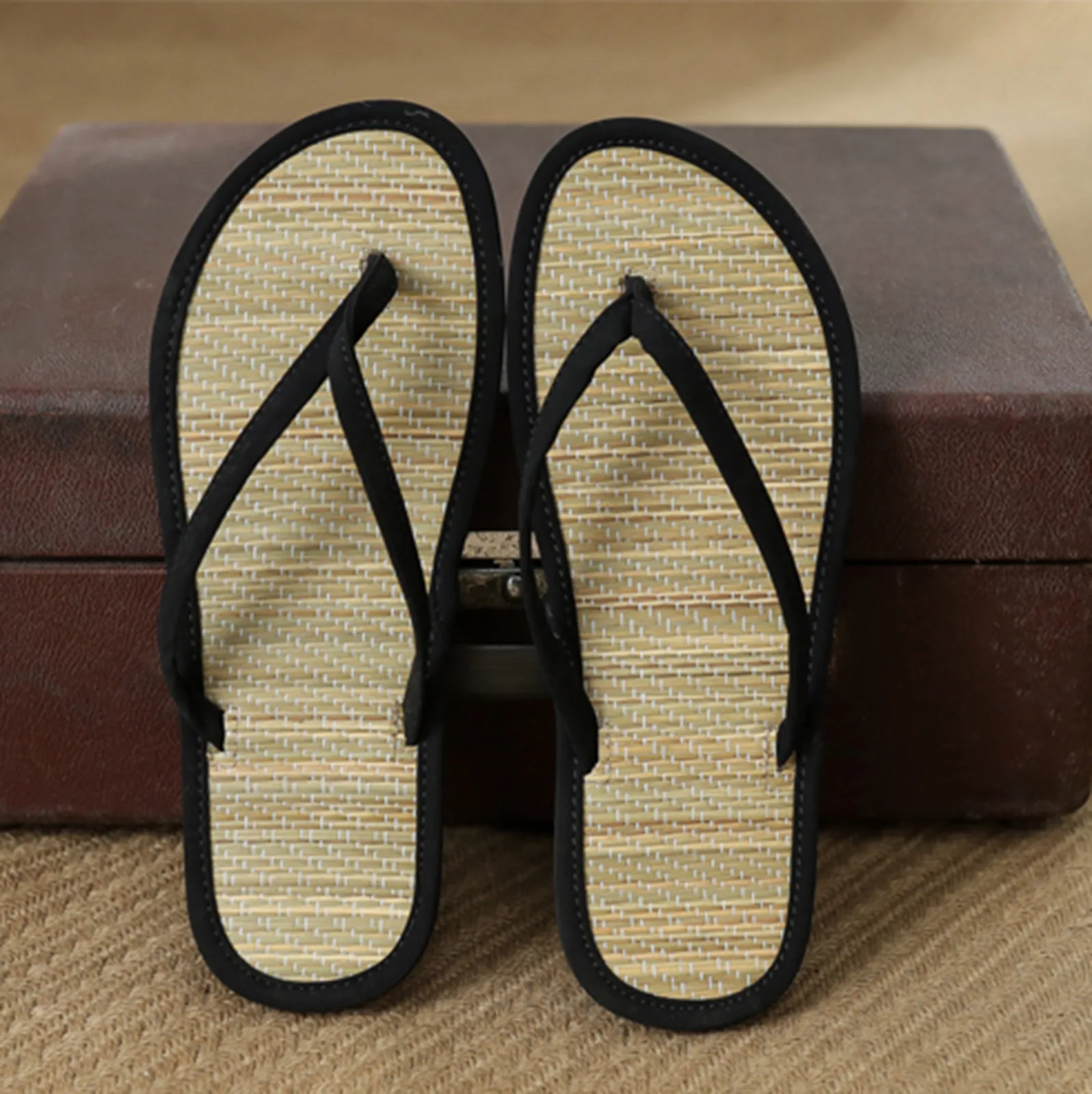 2023 Women Flat Flip-flops Slippers Comfortable Non-slip Sandals Bamboo Rattan Flip Flop Home Bathroom Fashion Slippers Zapatos